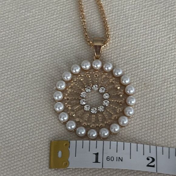 Men’s Gold Tone Faux Pearl Medallion Necklace, 30” Chain, Vintage Boho Rockstar - Picture 8 of 9